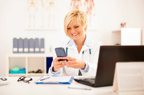 busy-doctor-her-office_72res